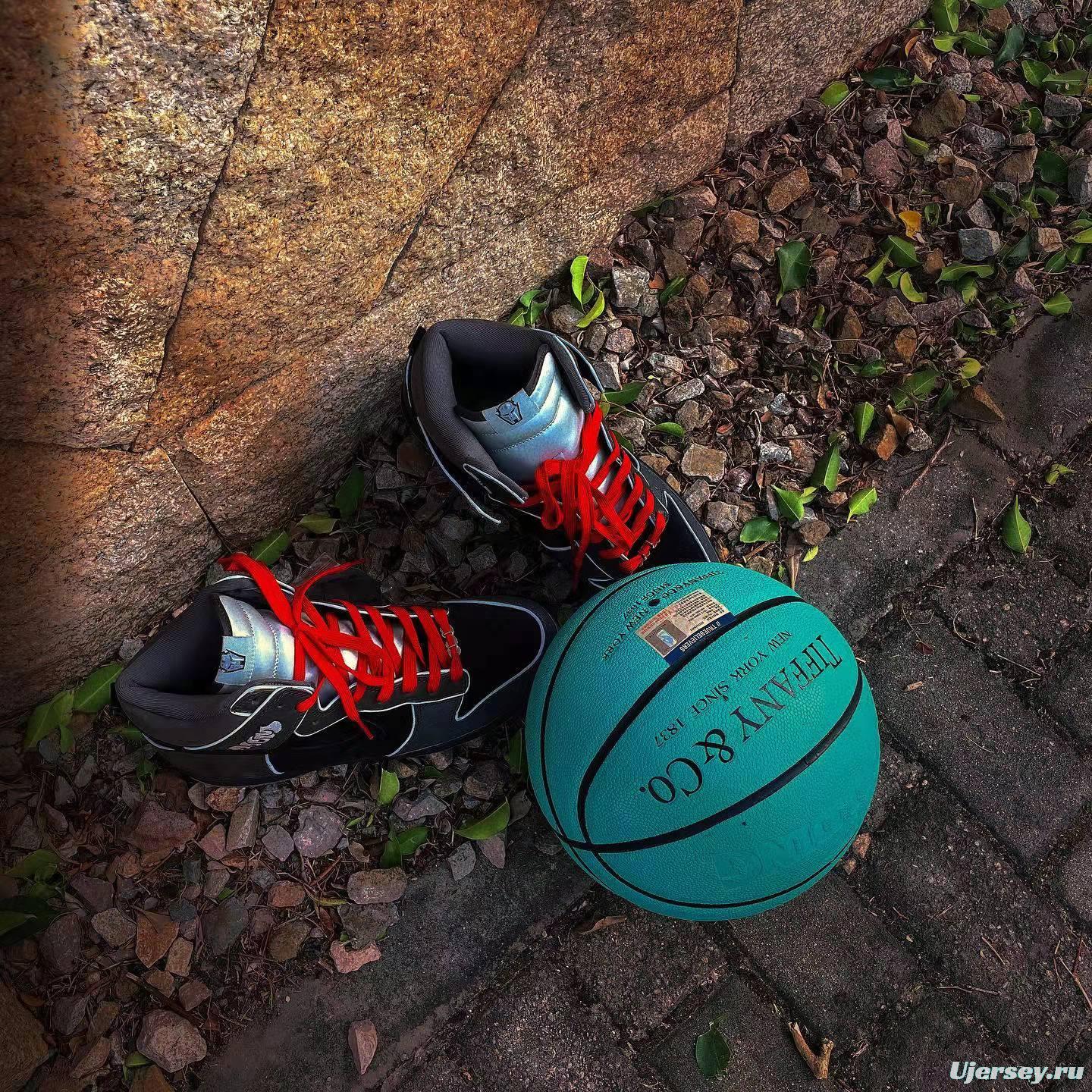 Dunk SB High MF DOOM