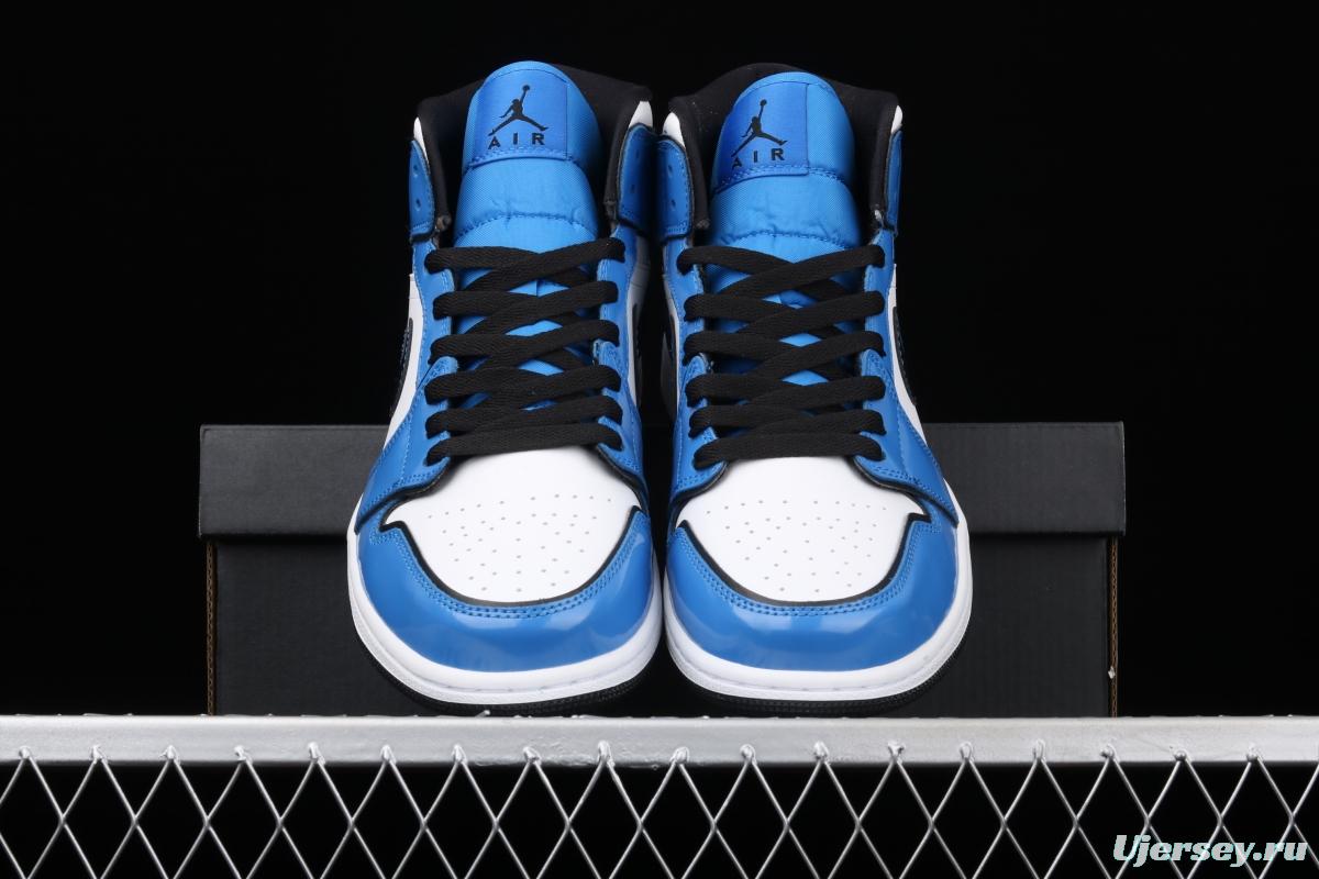 Air Jordan 1 Mid varnished leather white blue two-dimensional small lightning Zhongbang basketball shoes DD6834-402