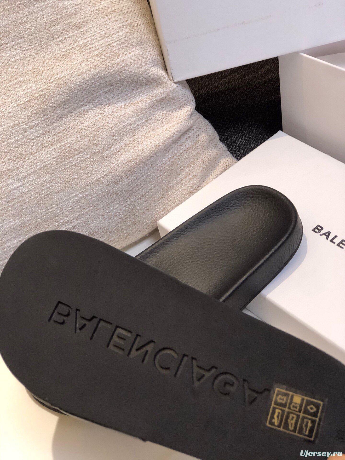 2 Color Men/Women Balenciaga Slipper Item 1092130