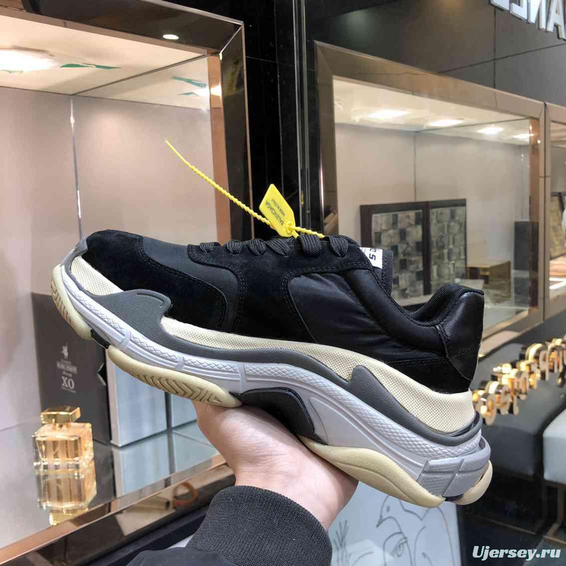 Men/Women Balenciaga Triple S Sneaker Black Item 6380340