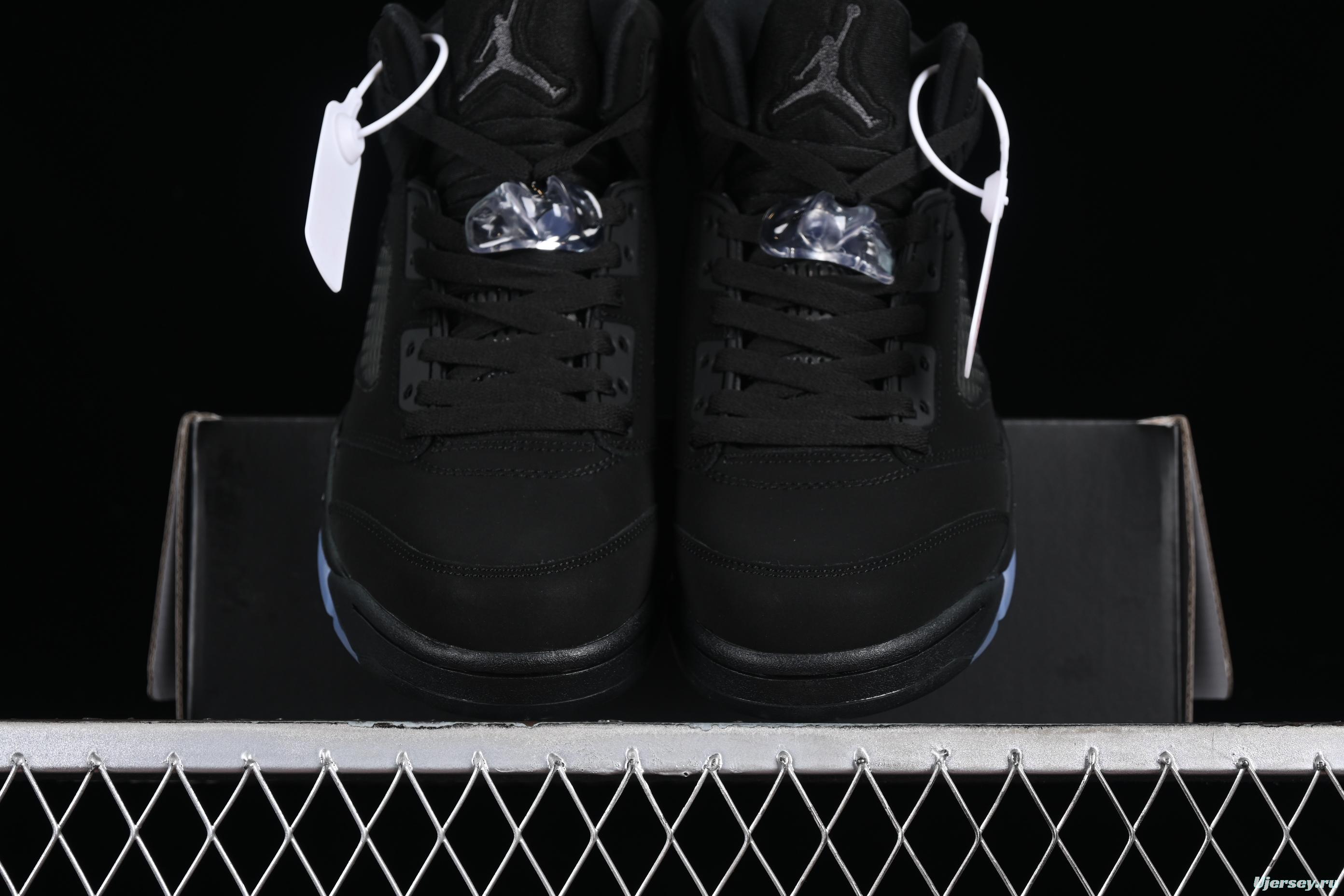 Nike Air Jordan 6 Retro Basketball Shoes with Black Leather and Suede Upper - FZ2239-001