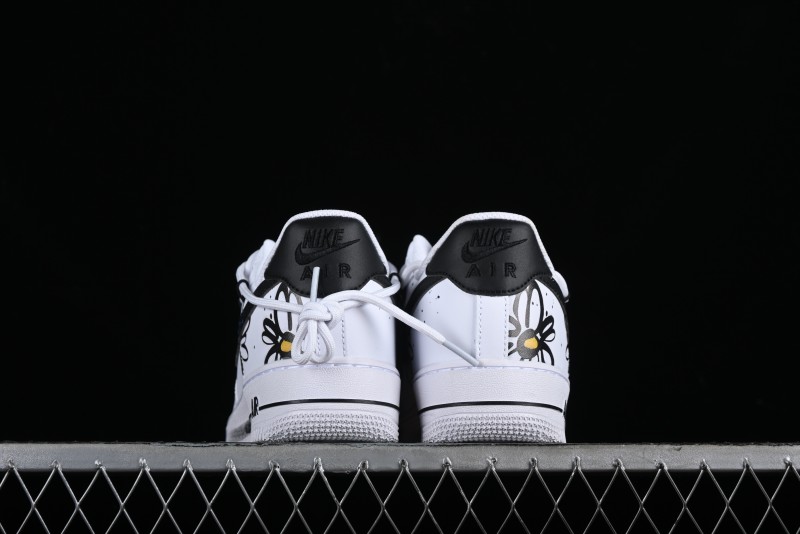 Nike Air Force 1 '07 Low Daisy Print Casual Sneakers with Lace-Up - ZH0316-025