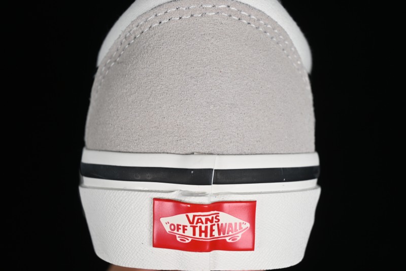 Vans Old Skool Reissue 136 Low-Top Skate Shoes with Detachable Cushioned Insole - VN000MT6KIG