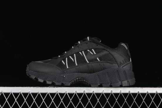 Nike Air Humara Retro Trail Running Shoes with 1990s Outdoor Style - 924464-001