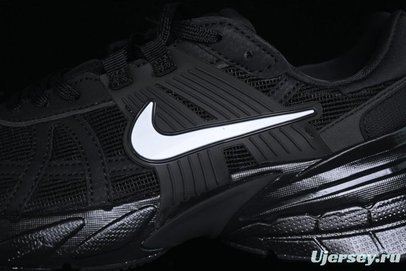 Nike Runtekk V2K Low-Top Retro Running Shoes with Cushlon Foam and Distressed Midsole - HQ1582-001