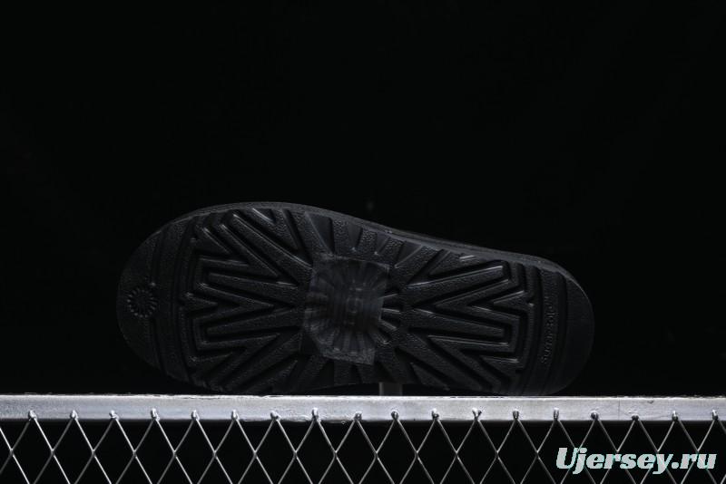 UGG Classic Mini II Snow Boots with TREADLITE Outsole - 5955