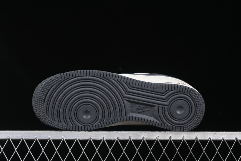 Nike Air Force 1 '07 Low Casual Sneakers in Black Pigskin - XZ6188-705