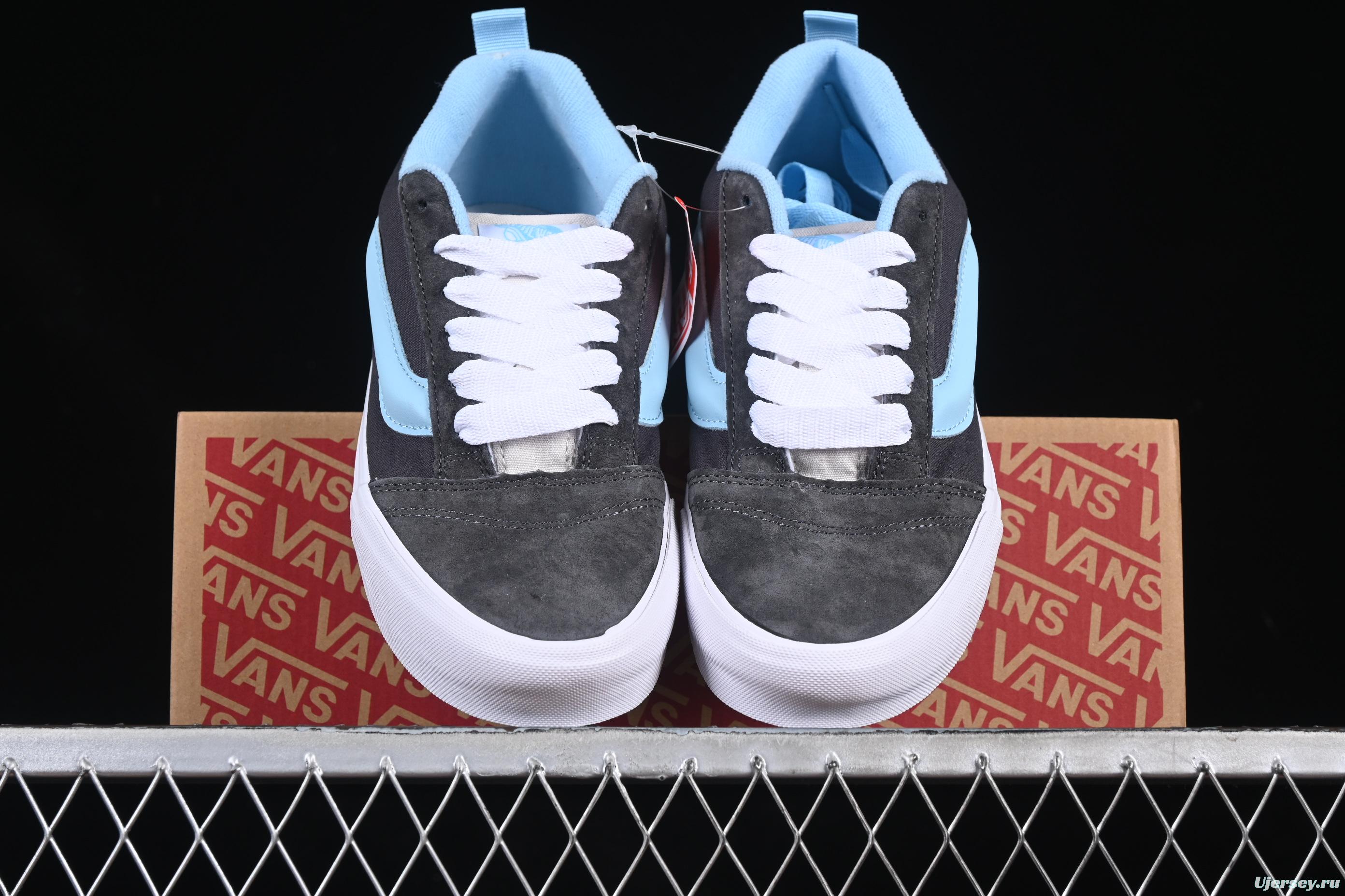 Men's Classic Skate Shoes with Light Blue Side Stripe – Suede and Canvas Design