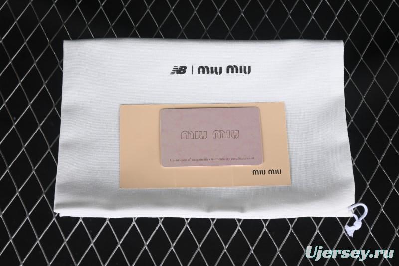 New Balance 530 Metallic Silver Sneakers – Stylish & Sporty Design