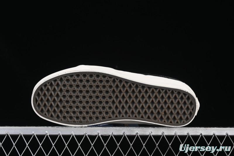 Vans Premium Sk8-Mid Retro Casual Mid-Top Skate Shoes with Checkerboard Design - VN000CQQBLK