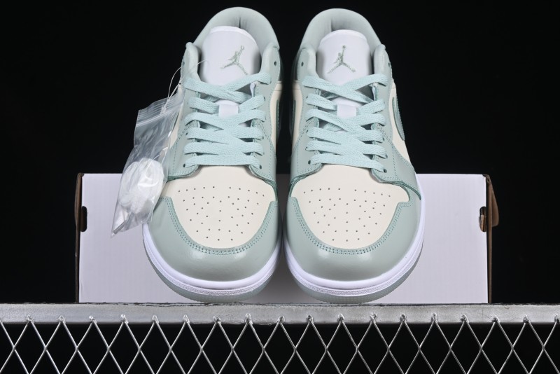 Nike Air Jordan 1 Low SE "Mint & Cream" - Sleek and Stylish Casual Sneakers