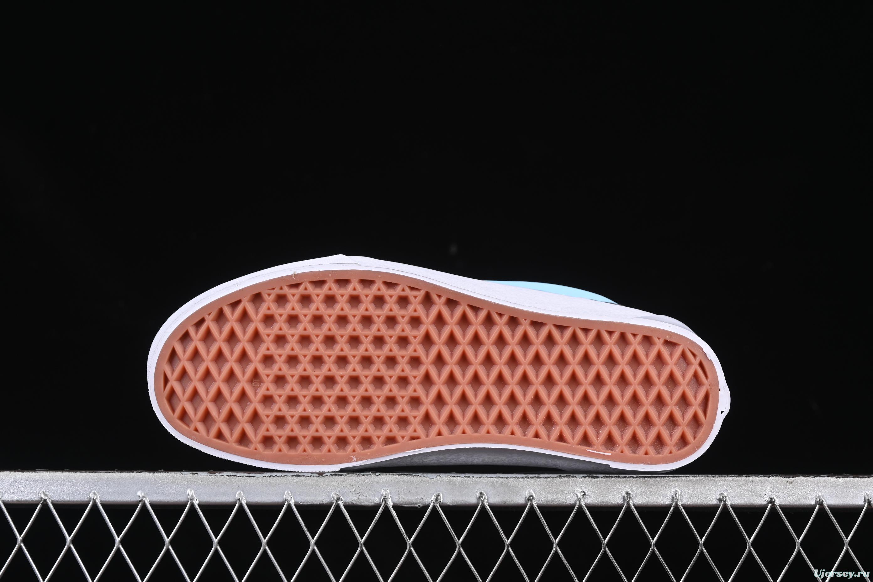 Men's Classic Skate Shoes with Light Blue Side Stripe – Suede and Canvas Design