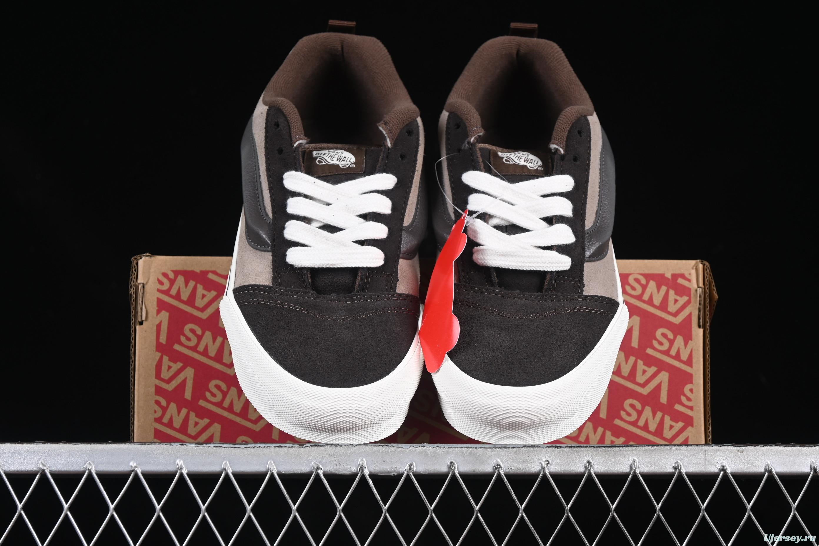 Vans Knu Skool Low-Top Retro Chunky Sneakers with Oversized Logo - VN0009QC2LN