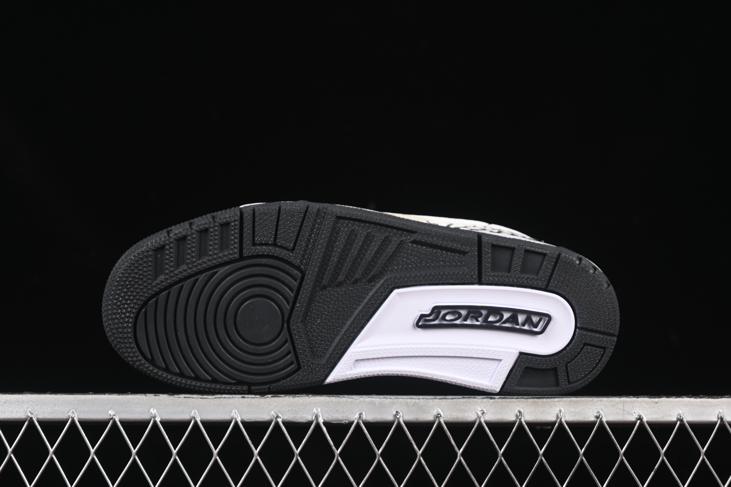 Nike Air Jordan Legacy 312 Low Basketball Shoes with Strap Design - CD9054-020