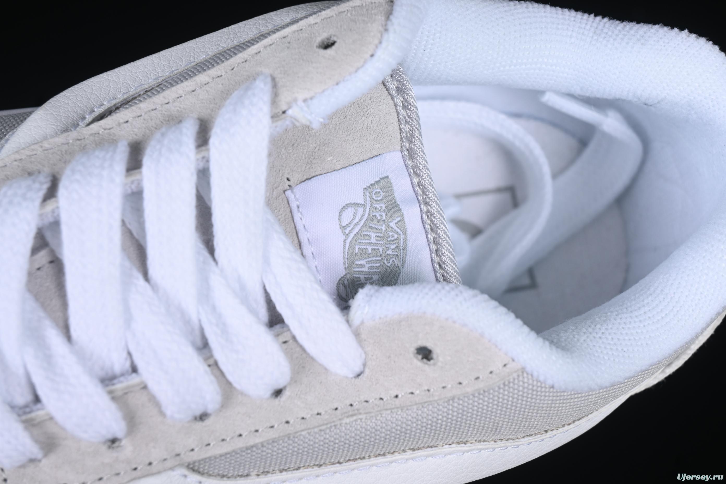 Vans Knu Skool Low-Top Retro Chunky Sneakers with Oversized Logo - VN000CRPBWD