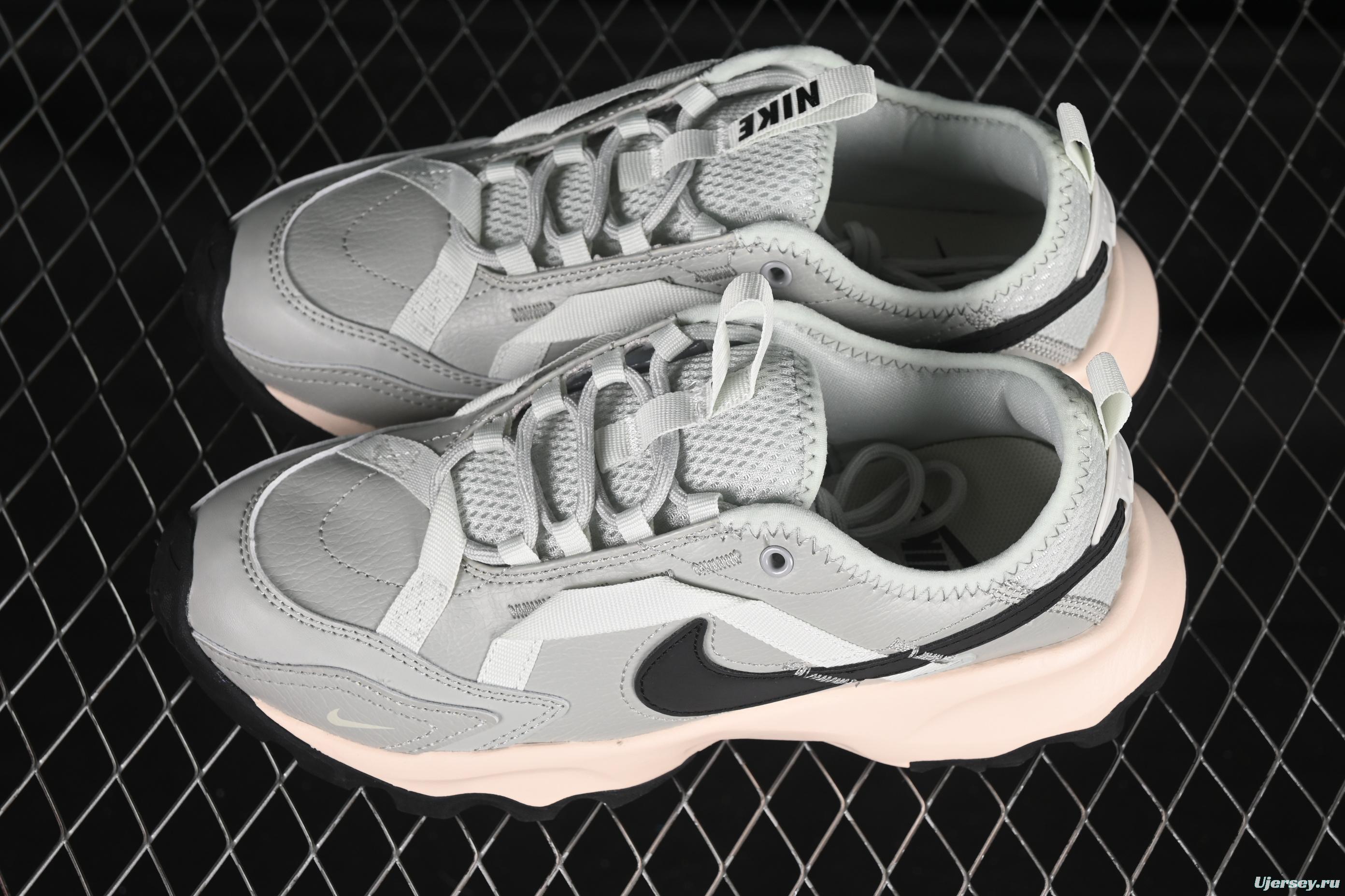 Nike TC 7900 Retro Chunky Sneakers with Reflective Swoosh and Cushioned Sole - DD9682-004