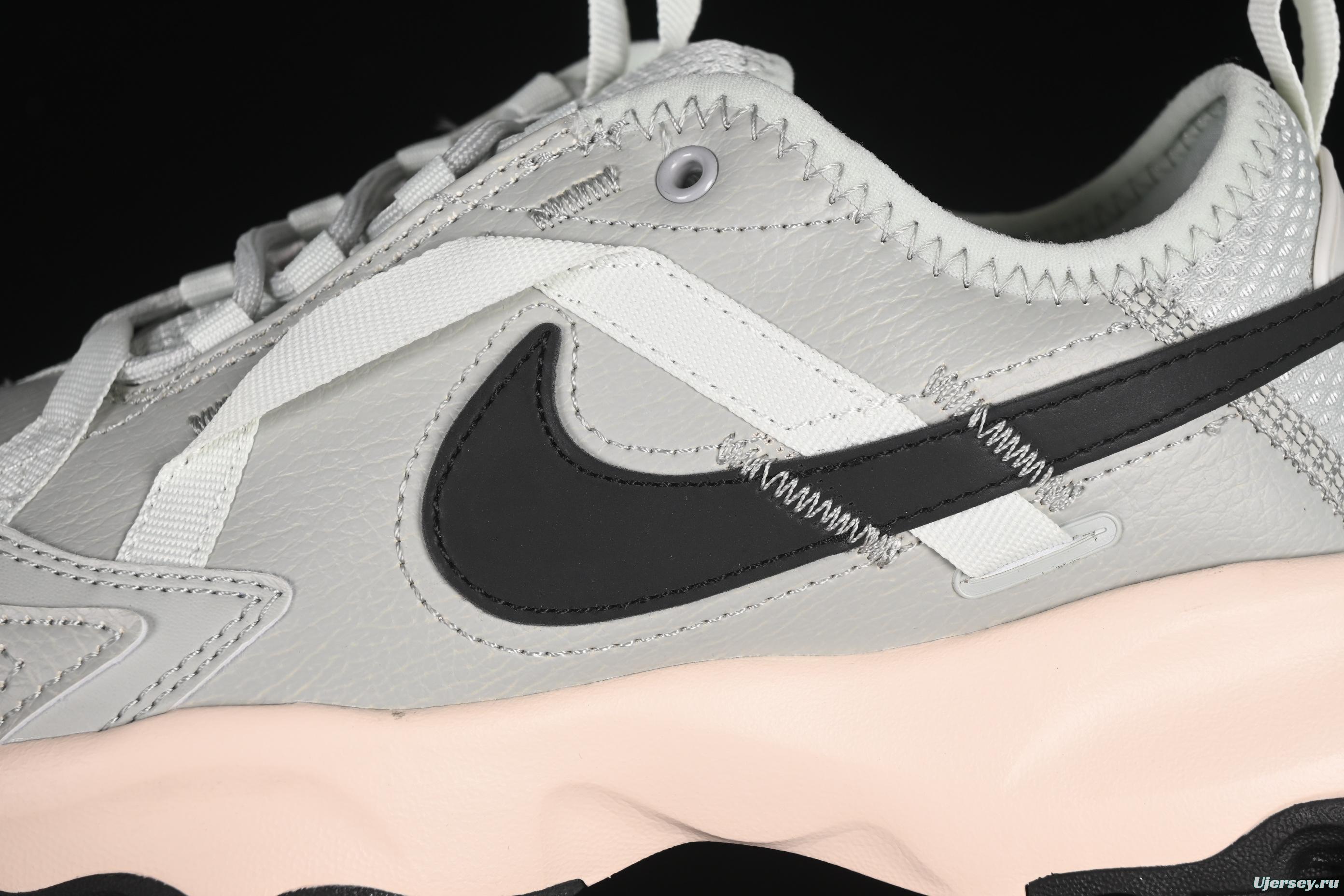 Nike TC 7900 Retro Chunky Sneakers with Reflective Swoosh and Cushioned Sole - DD9682-004