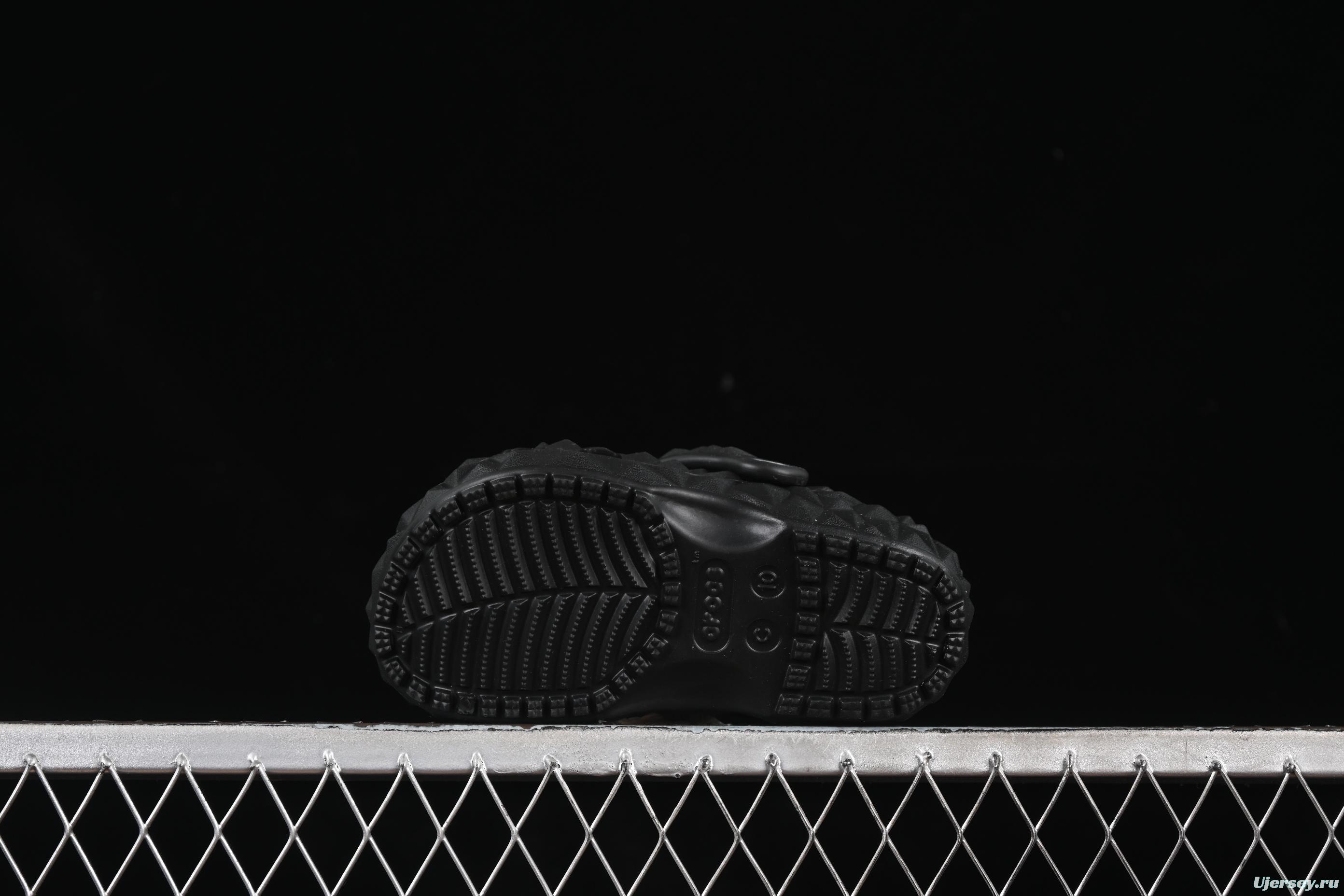 Crocs Classic Clog Kids Lightweight Slip-Resistant Clog with Ventilation Holes - B.D4