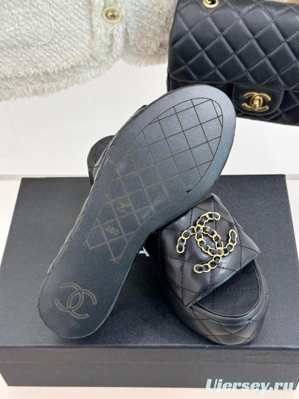 2025 Slippers Chanel Black Leather Slip-On Chain CC Logo