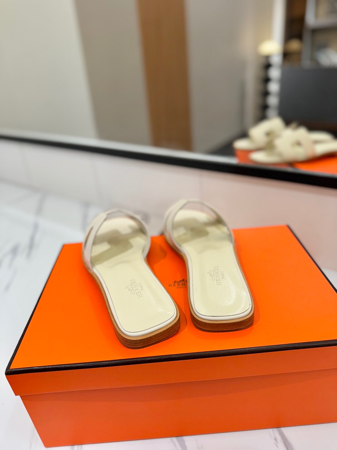 2025 Women Hermès Beige Leather Slippers