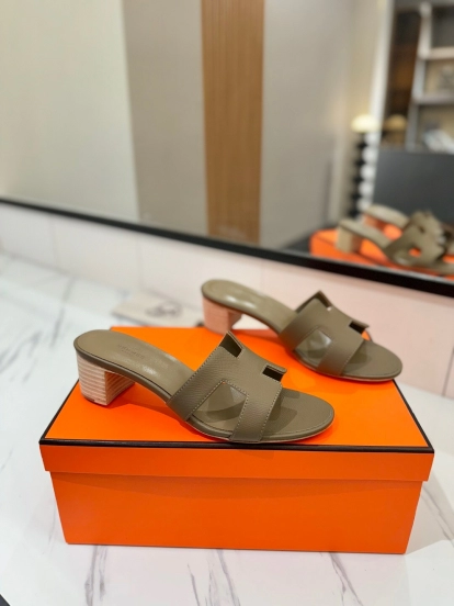 2025 Women Hermès Khaki Leather Sandals