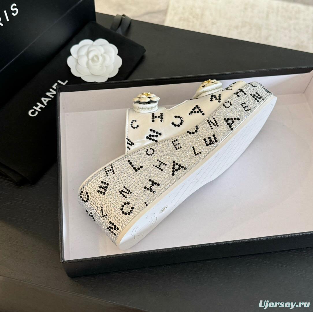 2025 CHANEL White Leather Slippers LY00330