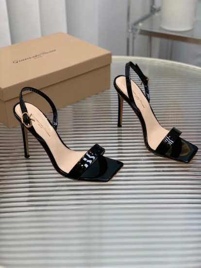 2025 Women Gianvito Rossi Black Patent Leather Slingback Sandals