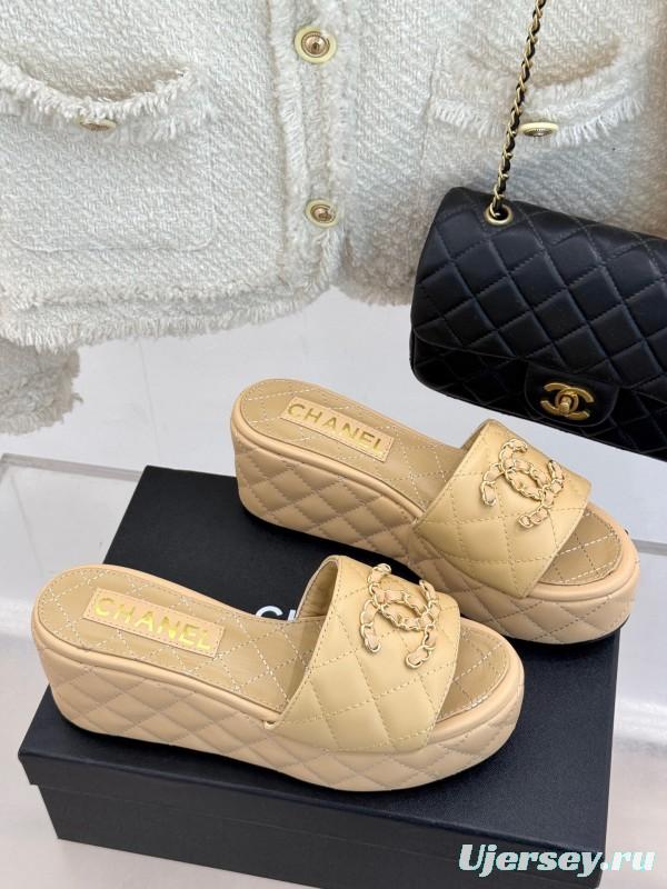 2025 Slippers Chanel Beige Leather Platform Quilted CC Chain