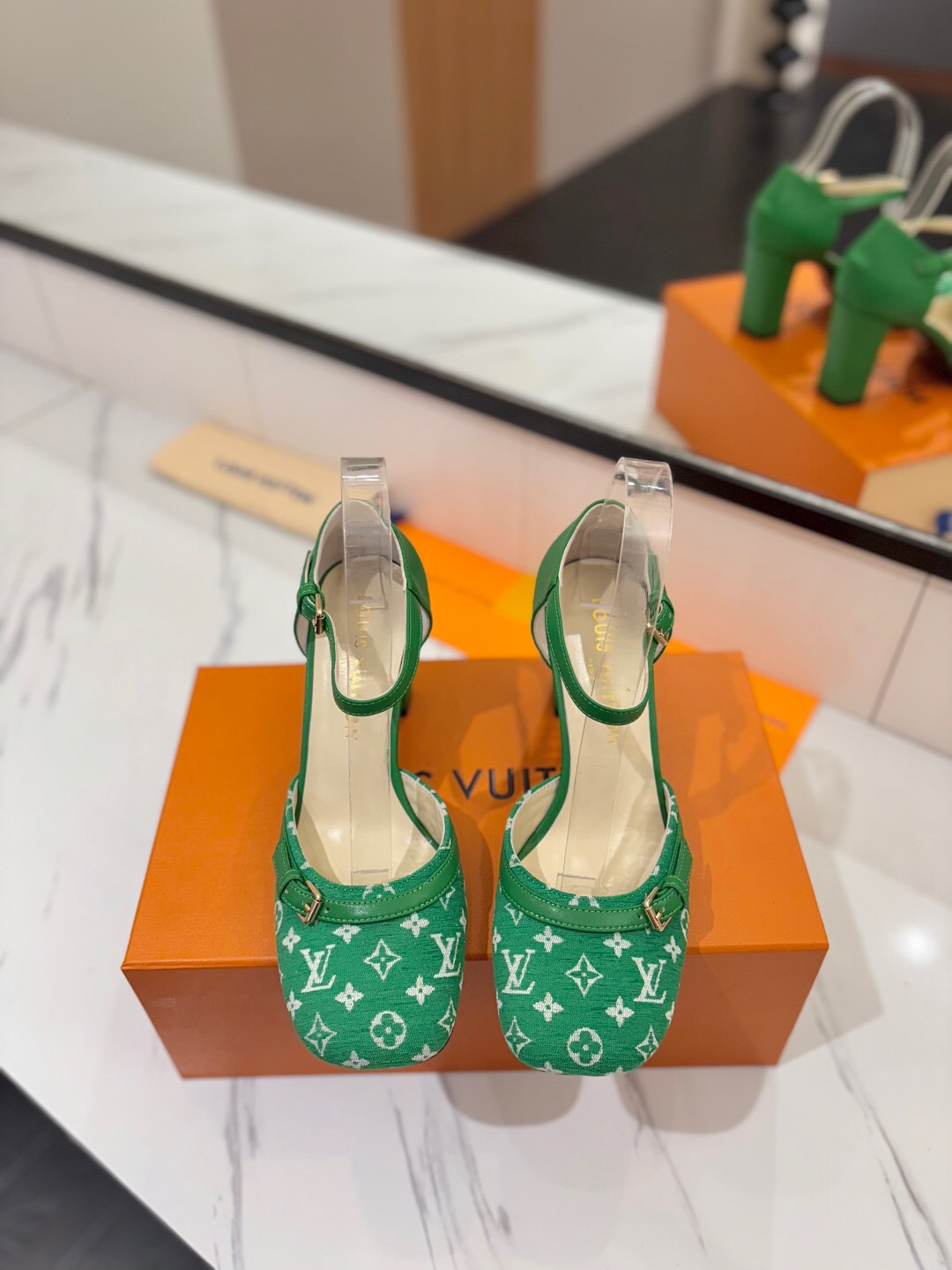 2025 Women Louis Vuitton Green White Denim Pumps LV Buckle KFY00310