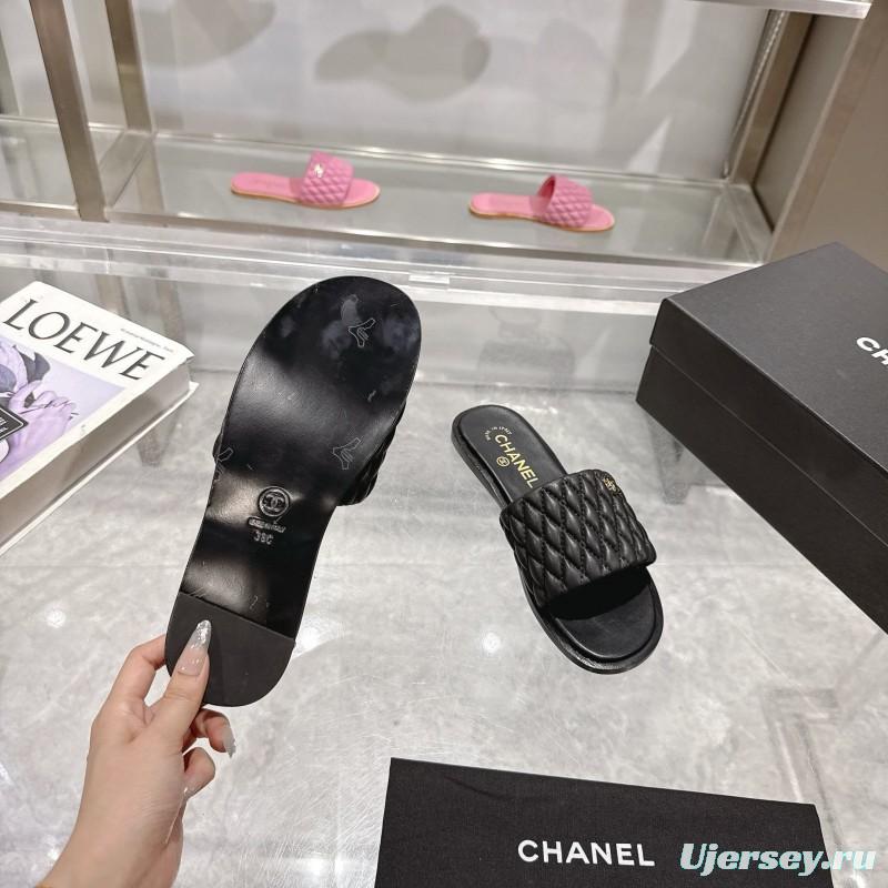 2025 Slippers Chanel Black Quilted Leather Slippers