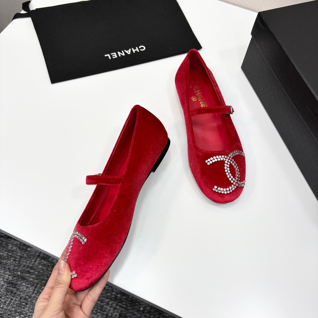 2025 Women Chanel Red Velvet Ballet Flats KFY00280