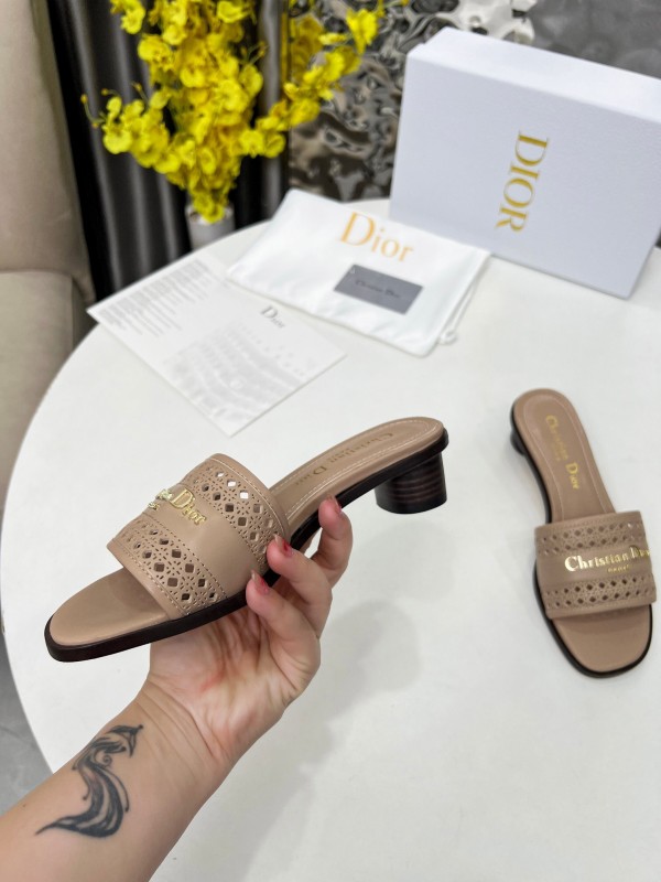 2025 Women Dior Beige Leather Slippers LY00250