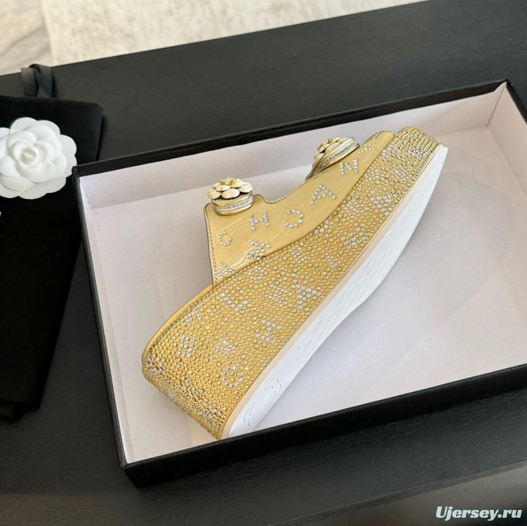 2025 Women Chanel Gold Leather Slippers LY00330