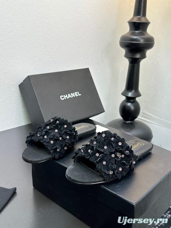 2025 Women Chanel Black Leather Slides