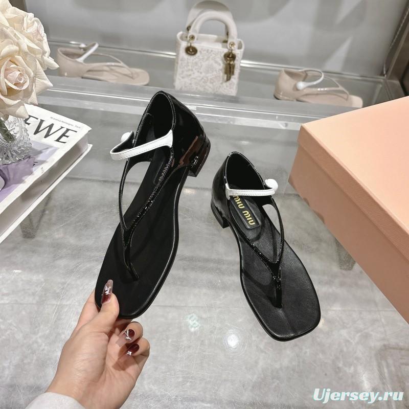 2025 Women Miu Miu Black Patent Leather T-strap Sandals With Contrast Strap KFY00289 (F)