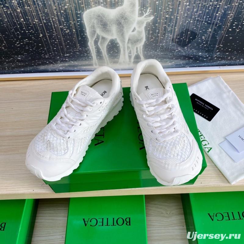 2025 Unisex Bottega Veneta White Lightweight Mesh Runner Sneakers LY00310