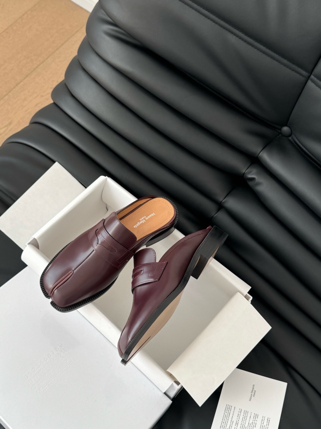 2025 Women MM6 Brown Leather Tabi Loafers