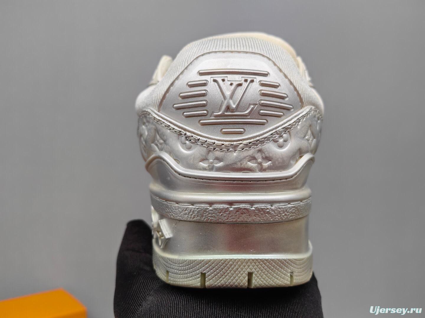 2025 Unisex Louis Vuitton Silver Leather LV Trainer