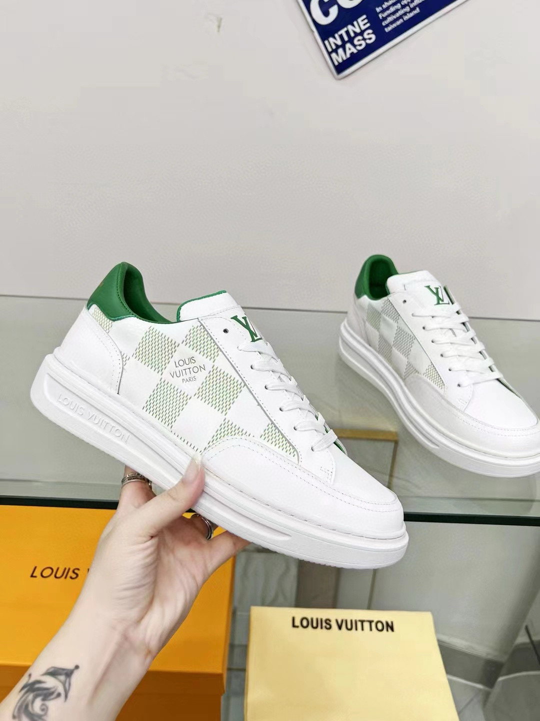 2024 Unisex Louis Vuitton Green White Leather Sneakers Maxi Damier MJ00330