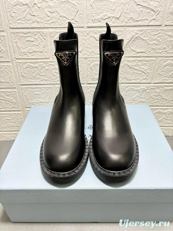 2024 Women Prada Black Leather Chelsea Boot MJ00380