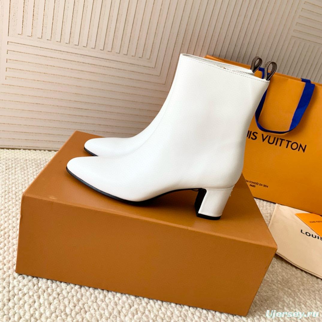 2024 Women Louis Vuitton White Leather Ankle Boots MJ00410
