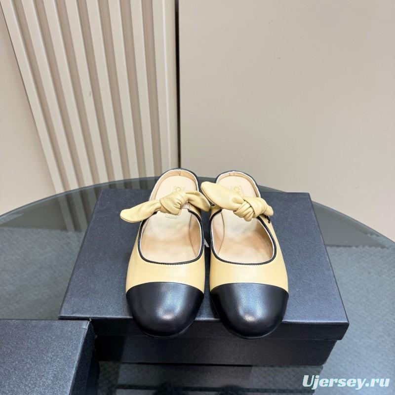 2025 Women Chanel Beige Black Leather Slippers KFY00270