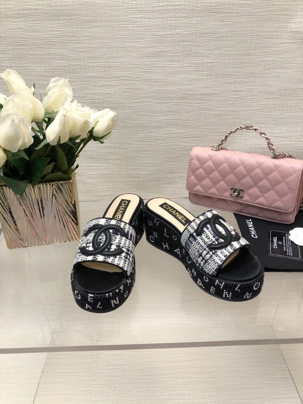 2025 Women Chanel Black White Tweed Platform Sandals LY00320