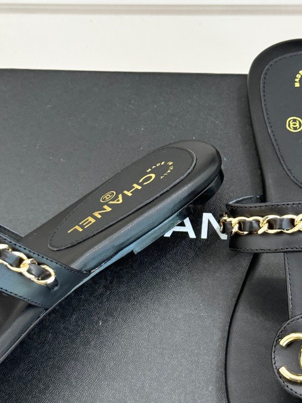 2025 Women Chanel Black Leather Slippers Chain KFY00250