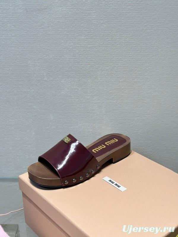 2025 Women Miu Miu Burgundy Patent Leather Slippers KFY00230