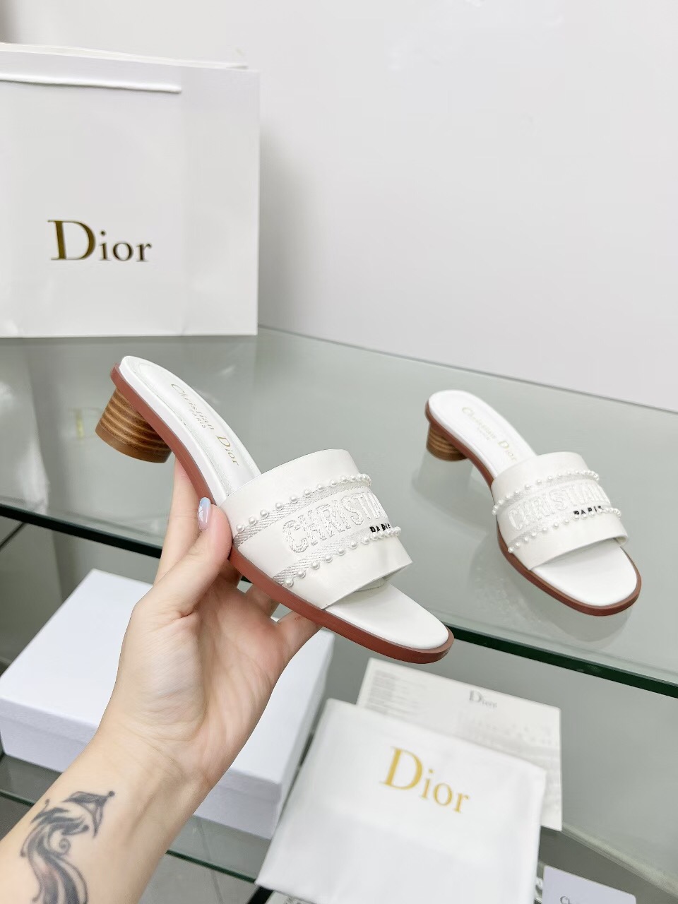 2025 Women Dior White Leather Mules Embroidered LY00210