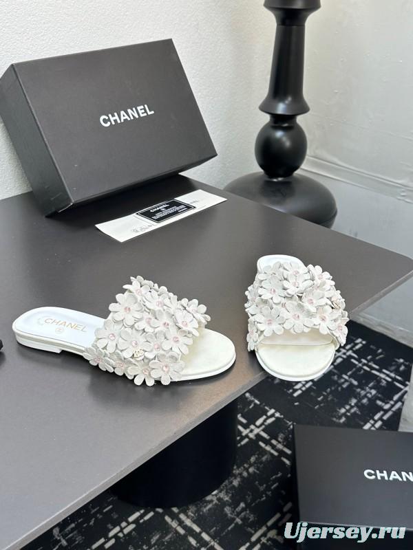 2025 Women Chanel White Leather Slippers