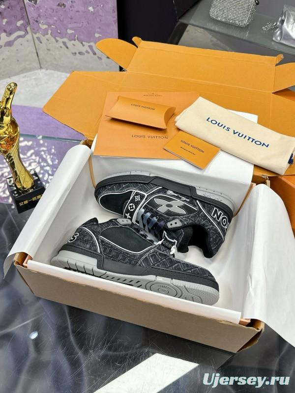 2024 Men Louis Vuitton Black White Leather Suede LV Trainer Sneakers