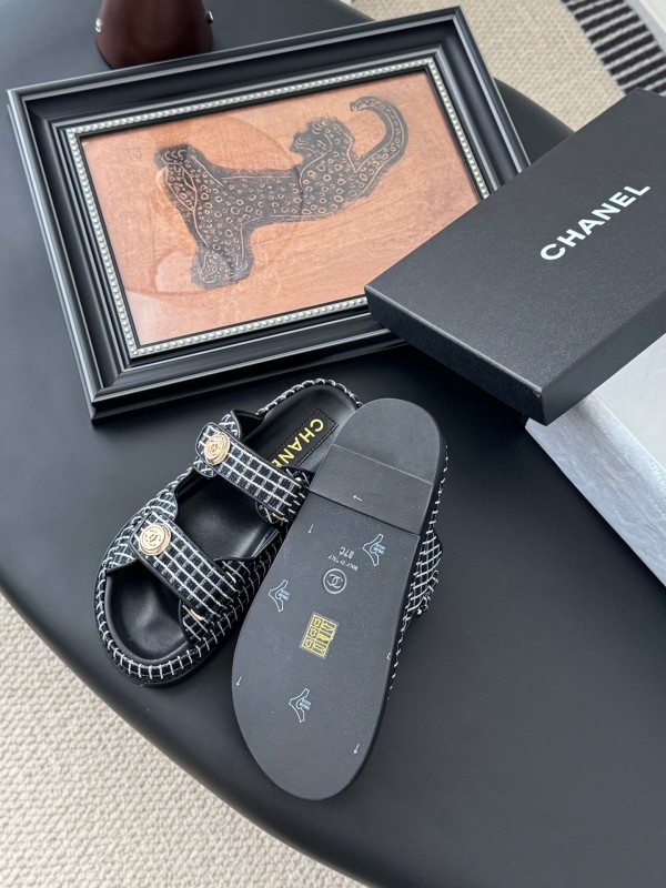 2025 Women Chanel Black White Leather Sandals LY00310