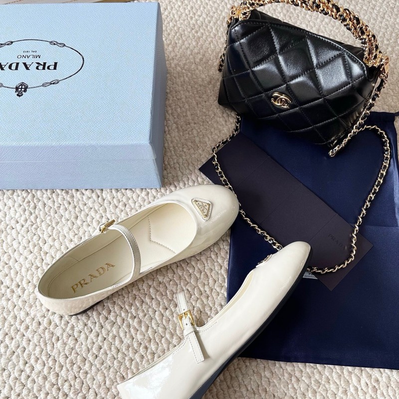 2025 Women Prada White Patent Leather Mary Jane Flat Shoes